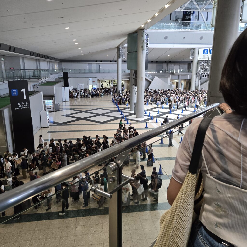 第5回花友フェスタ 8時開場 入場待ち7時58分の様子